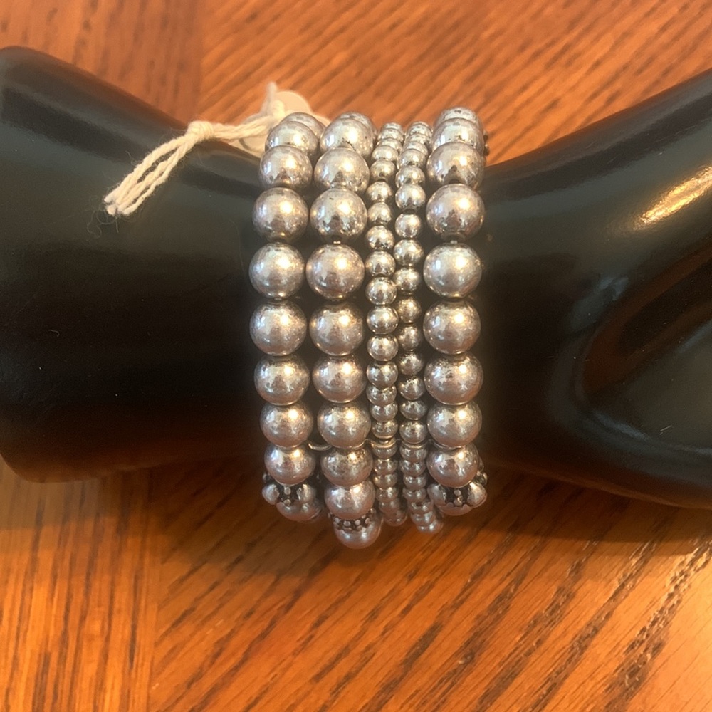 NWT BOHO FUN!! Silver Tone Stretch Bracelet Beautiful Flower 🌺 In Center - Picture 12 of 14